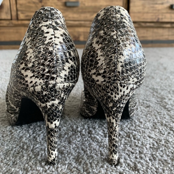 Trina Turk Black and White Snakeskin Pumps - Picture 4 of 7